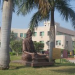 Sushruta Statue im Ashram
